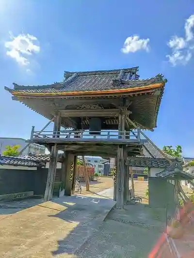 宝蔵寺の山門