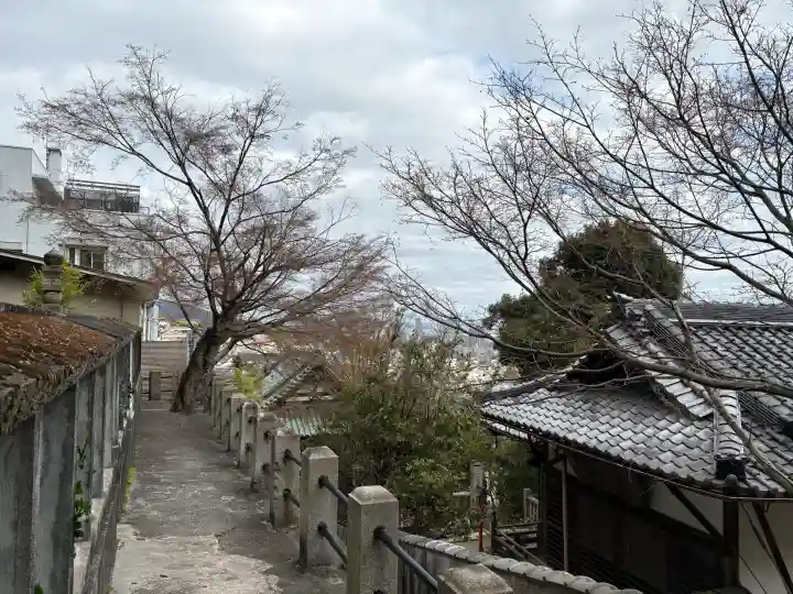 妙光院の{uncategorized: "未分類", other: "その他", undefined: "問題あり", building: "その他建物", grave: "お墓", sacred_gate: "鳥居", guardian: "狛犬", statue: "像", buddha: "仏像", history: "歴史", nature: "自然", garden: "庭園", animal: "動物", pagoda: "塔", temizu: "手水舎", mountain_gate: "山門・神門", sanctuary: "本殿・本堂", subordinate: "末社・摂社", art: "芸術", scenery: "景色", jizo: "地蔵", ema: "絵馬", goshuin: "御朱印", omikuji: "おみくじ", items: "授与品その他", amulet: "お守り", goshuincho: "御朱印帳", eats: "食事", festival: "お祭り", votive_dance: "神楽", shichigosan: "七五三参", wedding: "結婚式", experience: "体験その他", initially: "初詣", around: "周辺", anti_infection: "感染症対策"}