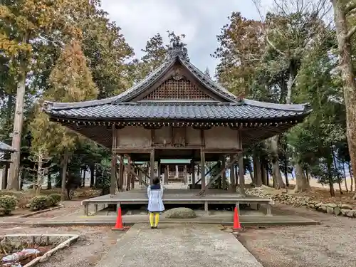 白鳥神社の本殿