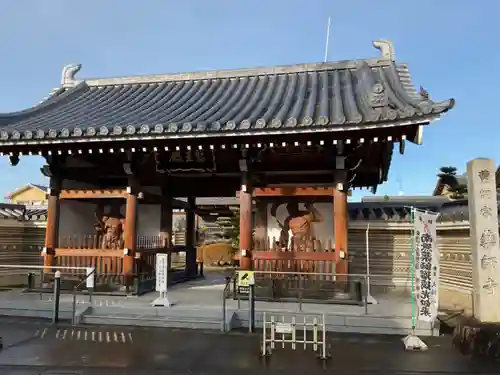 薬師寺の山門・神門