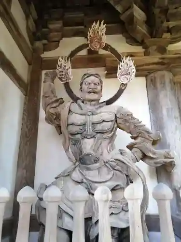 西明寺の像