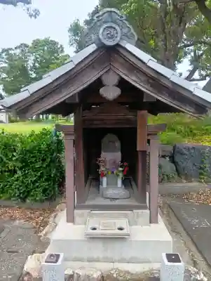 八幡神社の{uncategorized: "未分類", other: "その他", undefined: "問題あり", building: "その他建物", grave: "お墓", sacred_gate: "鳥居", guardian: "狛犬", statue: "像", buddha: "仏像", history: "歴史", nature: "自然", garden: "庭園", animal: "動物", pagoda: "塔", temizu: "手水舎", mountain_gate: "山門・神門", sanctuary: "本殿・本堂", subordinate: "末社・摂社", art: "芸術", scenery: "景色", jizo: "地蔵", ema: "絵馬", goshuin: "御朱印", omikuji: "おみくじ", items: "授与品その他", amulet: "お守り", goshuincho: "御朱印帳", eats: "食事", festival: "お祭り", votive_dance: "神楽", shichigosan: "七五三参", wedding: "結婚式", experience: "体験その他", initially: "初詣", around: "周辺", anti_infection: "感染症対策"}