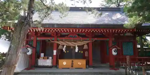 生島足島神社の本殿