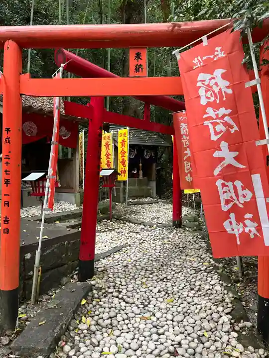 花窟神社の{uncategorized: "未分類", other: "その他", undefined: "問題あり", building: "その他建物", grave: "お墓", sacred_gate: "鳥居", guardian: "狛犬", statue: "像", buddha: "仏像", history: "歴史", nature: "自然", garden: "庭園", animal: "動物", pagoda: "塔", temizu: "手水舎", mountain_gate: "山門・神門", sanctuary: "本殿・本堂", subordinate: "末社・摂社", art: "芸術", scenery: "景色", jizo: "地蔵", ema: "絵馬", goshuin: "御朱印", omikuji: "おみくじ", items: "授与品その他", amulet: "お守り", goshuincho: "御朱印帳", eats: "食事", festival: "お祭り", votive_dance: "神楽", shichigosan: "七五三参", wedding: "結婚式", experience: "体験その他", initially: "初詣", around: "周辺", anti_infection: "感染症対策"}