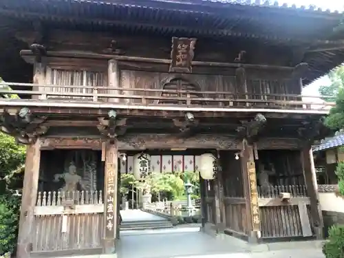 霊山寺の山門