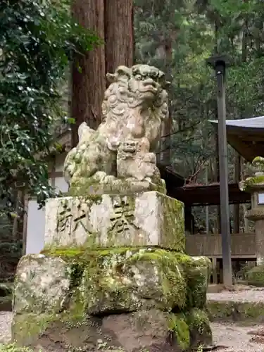 室生龍穴神社の狛犬