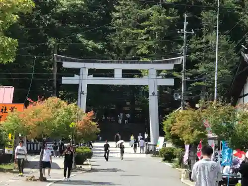 諏訪大社上社本宮の鳥居