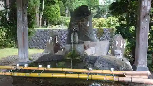 八海山尊神社の手水舎