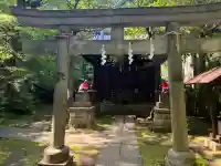 四合稲荷神社の{uncategorized: "未分類", other: "その他", undefined: "問題あり", building: "その他建物", grave: "お墓", sacred_gate: "鳥居", guardian: "狛犬", statue: "像", buddha: "仏像", history: "歴史", nature: "自然", garden: "庭園", animal: "動物", pagoda: "塔", temizu: "手水舎", mountain_gate: "山門・神門", sanctuary: "本殿・本堂", subordinate: "末社・摂社", art: "芸術", scenery: "景色", jizo: "地蔵", ema: "絵馬", goshuin: "御朱印", omikuji: "おみくじ", items: "授与品その他", amulet: "お守り", goshuincho: "御朱印帳", eats: "食事", festival: "お祭り", votive_dance: "神楽", shichigosan: "七五三参", wedding: "結婚式", experience: "体験その他", initially: "初詣", around: "周辺", anti_infection: "感染症対策"}