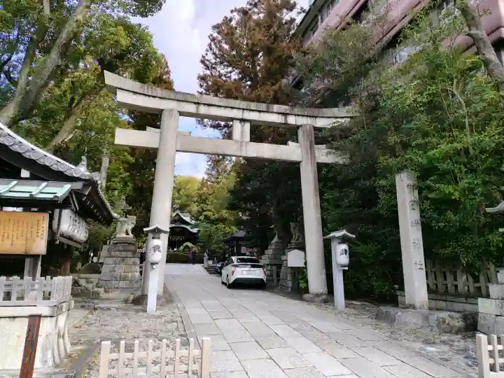 岡崎神社の{uncategorized: "未分類", other: "その他", undefined: "問題あり", building: "その他建物", grave: "お墓", sacred_gate: "鳥居", guardian: "狛犬", statue: "像", buddha: "仏像", history: "歴史", nature: "自然", garden: "庭園", animal: "動物", pagoda: "塔", temizu: "手水舎", mountain_gate: "山門・神門", sanctuary: "本殿・本堂", subordinate: "末社・摂社", art: "芸術", scenery: "景色", jizo: "地蔵", ema: "絵馬", goshuin: "御朱印", omikuji: "おみくじ", items: "授与品その他", amulet: "お守り", goshuincho: "御朱印帳", eats: "食事", festival: "お祭り", votive_dance: "神楽", shichigosan: "七五三参", wedding: "結婚式", experience: "体験その他", initially: "初詣", around: "周辺", anti_infection: "感染症対策"}
