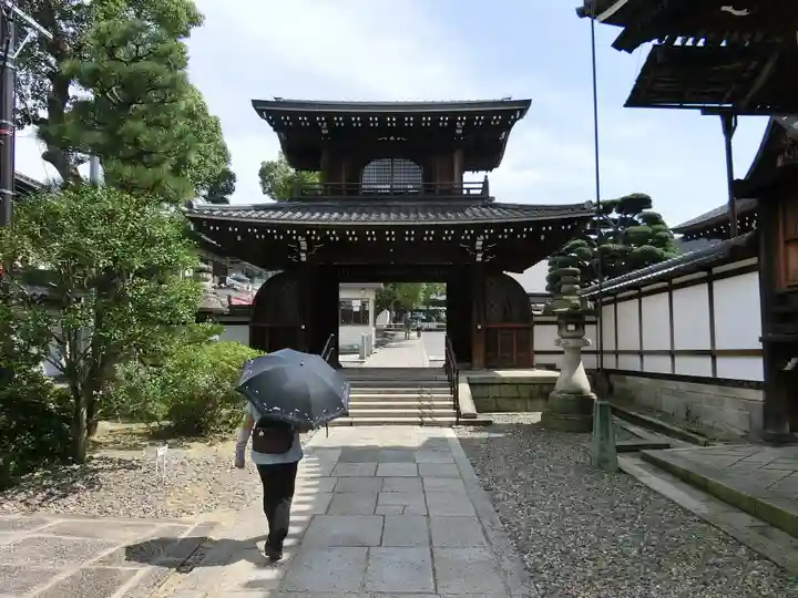 大谷本廟の山門・神門