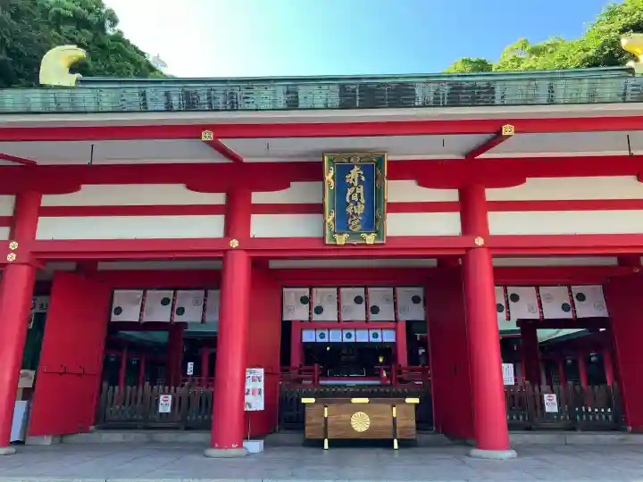 赤間神宮の{uncategorized: "未分類", other: "その他", undefined: "問題あり", building: "その他建物", grave: "お墓", sacred_gate: "鳥居", guardian: "狛犬", statue: "像", buddha: "仏像", history: "歴史", nature: "自然", garden: "庭園", animal: "動物", pagoda: "塔", temizu: "手水舎", mountain_gate: "山門・神門", sanctuary: "本殿・本堂", subordinate: "末社・摂社", art: "芸術", scenery: "景色", jizo: "地蔵", ema: "絵馬", goshuin: "御朱印", omikuji: "おみくじ", items: "授与品その他", amulet: "お守り", goshuincho: "御朱印帳", eats: "食事", festival: "お祭り", votive_dance: "神楽", shichigosan: "七五三参", wedding: "結婚式", experience: "体験その他", initially: "初詣", around: "周辺", anti_infection: "感染症対策"}