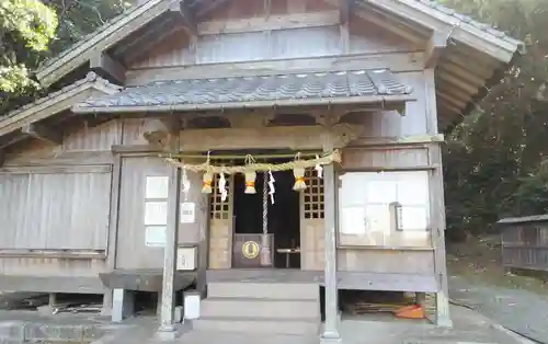 楯崎神社の本殿