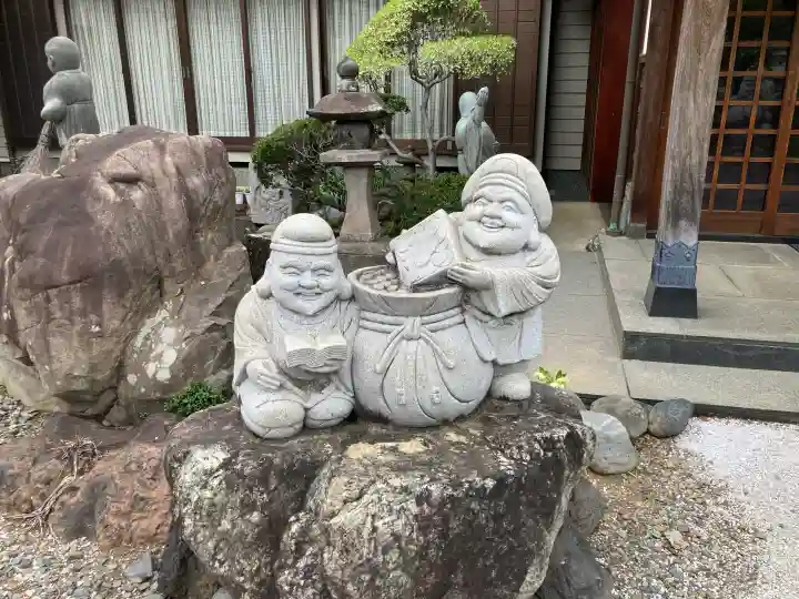 観蔵院の{uncategorized: "未分類", other: "その他", undefined: "問題あり", building: "その他建物", grave: "お墓", sacred_gate: "鳥居", guardian: "狛犬", statue: "像", buddha: "仏像", history: "歴史", nature: "自然", garden: "庭園", animal: "動物", pagoda: "塔", temizu: "手水舎", mountain_gate: "山門・神門", sanctuary: "本殿・本堂", subordinate: "末社・摂社", art: "芸術", scenery: "景色", jizo: "地蔵", ema: "絵馬", goshuin: "御朱印", omikuji: "おみくじ", items: "授与品その他", amulet: "お守り", goshuincho: "御朱印帳", eats: "食事", festival: "お祭り", votive_dance: "神楽", shichigosan: "七五三参", wedding: "結婚式", experience: "体験その他", initially: "初詣", around: "周辺", anti_infection: "感染症対策"}
