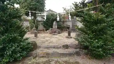 尾曳稲荷神社の末社・摂社