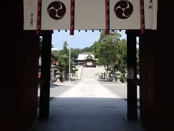 石清尾八幡宮の山門・神門