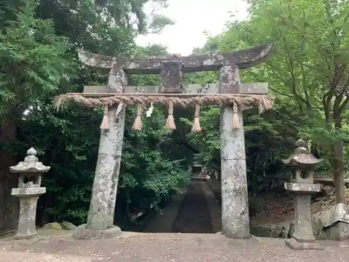 爾自神社の鳥居