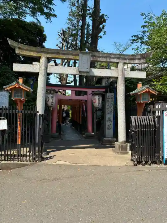花園稲荷神社の{uncategorized: "未分類", other: "その他", undefined: "問題あり", building: "その他建物", grave: "お墓", sacred_gate: "鳥居", guardian: "狛犬", statue: "像", buddha: "仏像", history: "歴史", nature: "自然", garden: "庭園", animal: "動物", pagoda: "塔", temizu: "手水舎", mountain_gate: "山門・神門", sanctuary: "本殿・本堂", subordinate: "末社・摂社", art: "芸術", scenery: "景色", jizo: "地蔵", ema: "絵馬", goshuin: "御朱印", omikuji: "おみくじ", items: "授与品その他", amulet: "お守り", goshuincho: "御朱印帳", eats: "食事", festival: "お祭り", votive_dance: "神楽", shichigosan: "七五三参", wedding: "結婚式", experience: "体験その他", initially: "初詣", around: "周辺", anti_infection: "感染症対策"}