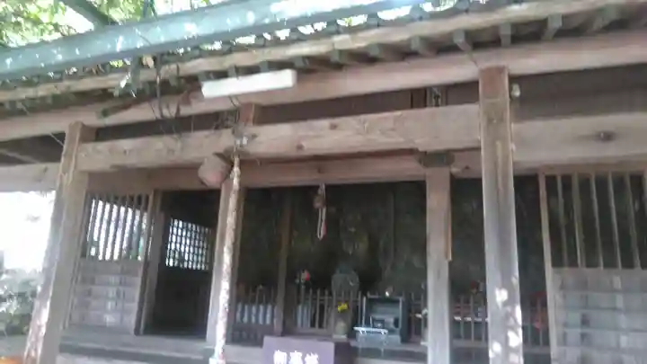 瑞巌寺磨崖仏の本殿・本堂