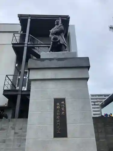 豊烈神社の像