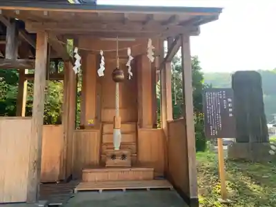 浅岸薬師神社の末社・摂社