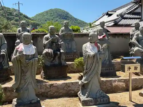 善通寺の{uncategorized: "未分類", other: "その他", undefined: "問題あり", building: "その他建物", grave: "お墓", sacred_gate: "鳥居", guardian: "狛犬", statue: "像", buddha: "仏像", history: "歴史", nature: "自然", garden: "庭園", animal: "動物", pagoda: "塔", temizu: "手水舎", mountain_gate: "山門・神門", sanctuary: "本殿・本堂", subordinate: "末社・摂社", art: "芸術", scenery: "景色", jizo: "地蔵", ema: "絵馬", goshuin: "御朱印", omikuji: "おみくじ", items: "授与品その他", amulet: "お守り", goshuincho: "御朱印帳", eats: "食事", festival: "お祭り", votive_dance: "神楽", shichigosan: "七五三参", wedding: "結婚式", experience: "体験その他", initially: "初詣", around: "周辺", anti_infection: "感染症対策"}