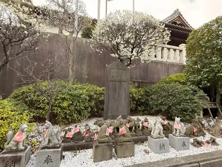 赤羽八幡神社の{uncategorized: "未分類", other: "その他", undefined: "問題あり", building: "その他建物", grave: "お墓", sacred_gate: "鳥居", guardian: "狛犬", statue: "像", buddha: "仏像", history: "歴史", nature: "自然", garden: "庭園", animal: "動物", pagoda: "塔", temizu: "手水舎", mountain_gate: "山門・神門", sanctuary: "本殿・本堂", subordinate: "末社・摂社", art: "芸術", scenery: "景色", jizo: "地蔵", ema: "絵馬", goshuin: "御朱印", omikuji: "おみくじ", items: "授与品その他", amulet: "お守り", goshuincho: "御朱印帳", eats: "食事", festival: "お祭り", votive_dance: "神楽", shichigosan: "七五三参", wedding: "結婚式", experience: "体験その他", initially: "初詣", around: "周辺", anti_infection: "感染症対策"}