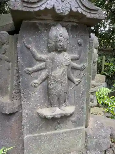 根津神社の{uncategorized: "未分類", other: "その他", undefined: "問題あり", building: "その他建物", grave: "お墓", sacred_gate: "鳥居", guardian: "狛犬", statue: "像", buddha: "仏像", history: "歴史", nature: "自然", garden: "庭園", animal: "動物", pagoda: "塔", temizu: "手水舎", mountain_gate: "山門・神門", sanctuary: "本殿・本堂", subordinate: "末社・摂社", art: "芸術", scenery: "景色", jizo: "地蔵", ema: "絵馬", goshuin: "御朱印", omikuji: "おみくじ", items: "授与品その他", amulet: "お守り", goshuincho: "御朱印帳", eats: "食事", festival: "お祭り", votive_dance: "神楽", shichigosan: "七五三参", wedding: "結婚式", experience: "体験その他", initially: "初詣", around: "周辺", anti_infection: "感染症対策"}