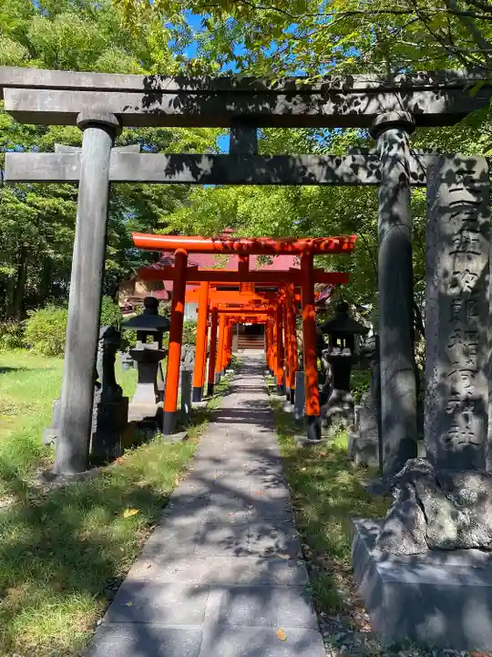 与次郎稲荷神社(秋田県)