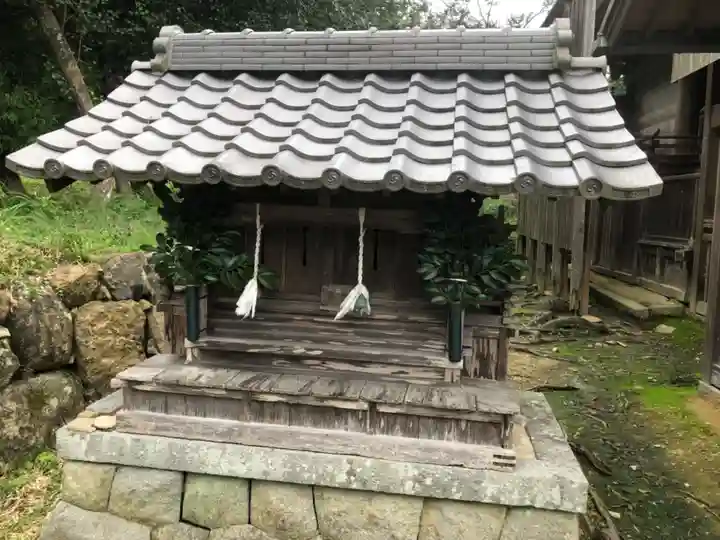 二村神社の末社・摂社