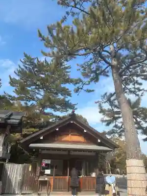 伊勢神宮外宮（豊受大神宮）の{uncategorized: "未分類", other: "その他", undefined: "問題あり", building: "その他建物", grave: "お墓", sacred_gate: "鳥居", guardian: "狛犬", statue: "像", buddha: "仏像", history: "歴史", nature: "自然", garden: "庭園", animal: "動物", pagoda: "塔", temizu: "手水舎", mountain_gate: "山門・神門", sanctuary: "本殿・本堂", subordinate: "末社・摂社", art: "芸術", scenery: "景色", jizo: "地蔵", ema: "絵馬", goshuin: "御朱印", omikuji: "おみくじ", items: "授与品その他", amulet: "お守り", goshuincho: "御朱印帳", eats: "食事", festival: "お祭り", votive_dance: "神楽", shichigosan: "七五三参", wedding: "結婚式", experience: "体験その他", initially: "初詣", around: "周辺", anti_infection: "感染症対策"}