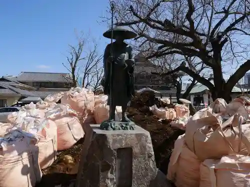 高野山東京別院の像