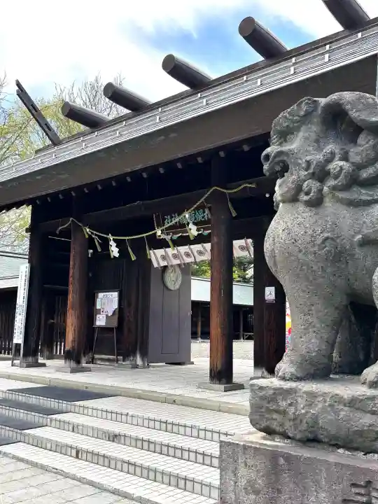 札幌護國神社の{uncategorized: "未分類", other: "その他", undefined: "問題あり", building: "その他建物", grave: "お墓", sacred_gate: "鳥居", guardian: "狛犬", statue: "像", buddha: "仏像", history: "歴史", nature: "自然", garden: "庭園", animal: "動物", pagoda: "塔", temizu: "手水舎", mountain_gate: "山門・神門", sanctuary: "本殿・本堂", subordinate: "末社・摂社", art: "芸術", scenery: "景色", jizo: "地蔵", ema: "絵馬", goshuin: "御朱印", omikuji: "おみくじ", items: "授与品その他", amulet: "お守り", goshuincho: "御朱印帳", eats: "食事", festival: "お祭り", votive_dance: "神楽", shichigosan: "七五三参", wedding: "結婚式", experience: "体験その他", initially: "初詣", around: "周辺", anti_infection: "感染症対策"}