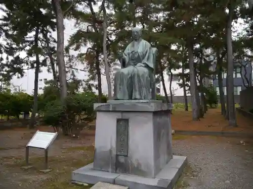 福井神社の像