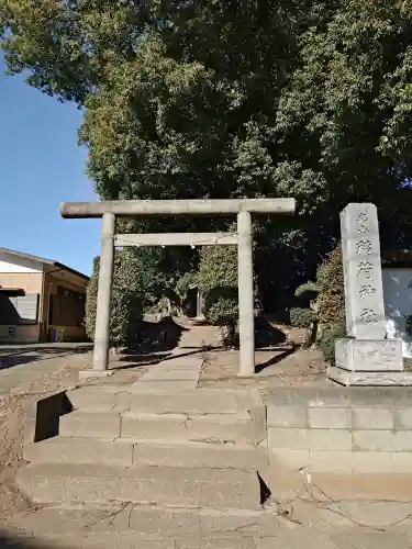 丸山稲荷神社の{uncategorized: "未分類", other: "その他", undefined: "問題あり", building: "その他建物", grave: "お墓", sacred_gate: "鳥居", guardian: "狛犬", statue: "像", buddha: "仏像", history: "歴史", nature: "自然", garden: "庭園", animal: "動物", pagoda: "塔", temizu: "手水舎", mountain_gate: "山門・神門", sanctuary: "本殿・本堂", subordinate: "末社・摂社", art: "芸術", scenery: "景色", jizo: "地蔵", ema: "絵馬", goshuin: "御朱印", omikuji: "おみくじ", items: "授与品その他", amulet: "お守り", goshuincho: "御朱印帳", eats: "食事", festival: "お祭り", votive_dance: "神楽", shichigosan: "七五三参", wedding: "結婚式", experience: "体験その他", initially: "初詣", around: "周辺", anti_infection: "感染症対策"}
