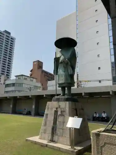 本願寺津村別院の像