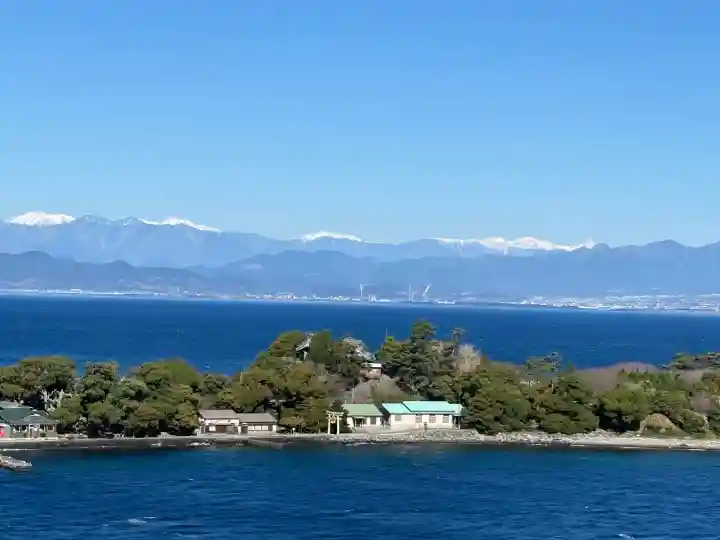大瀬神社の{uncategorized: "未分類", other: "その他", undefined: "問題あり", building: "その他建物", grave: "お墓", sacred_gate: "鳥居", guardian: "狛犬", statue: "像", buddha: "仏像", history: "歴史", nature: "自然", garden: "庭園", animal: "動物", pagoda: "塔", temizu: "手水舎", mountain_gate: "山門・神門", sanctuary: "本殿・本堂", subordinate: "末社・摂社", art: "芸術", scenery: "景色", jizo: "地蔵", ema: "絵馬", goshuin: "御朱印", omikuji: "おみくじ", items: "授与品その他", amulet: "お守り", goshuincho: "御朱印帳", eats: "食事", festival: "お祭り", votive_dance: "神楽", shichigosan: "七五三参", wedding: "結婚式", experience: "体験その他", initially: "初詣", around: "周辺", anti_infection: "感染症対策"}