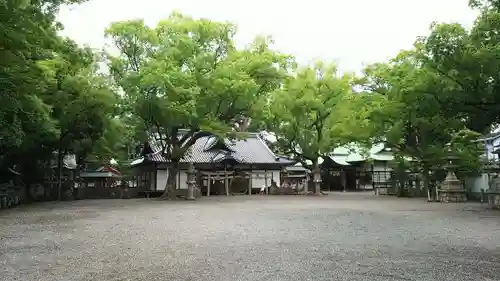 泉穴師神社の建物その他