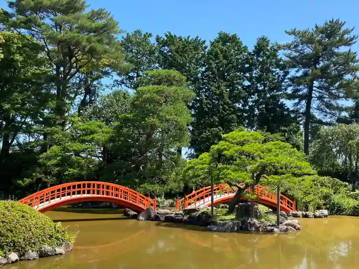 山神社の庭園