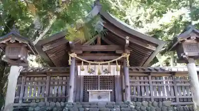 諏訪大社上社前宮の本殿・本堂