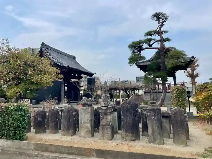 遍照院の{uncategorized: "未分類", other: "その他", undefined: "問題あり", building: "その他建物", grave: "お墓", sacred_gate: "鳥居", guardian: "狛犬", statue: "像", buddha: "仏像", history: "歴史", nature: "自然", garden: "庭園", animal: "動物", pagoda: "塔", temizu: "手水舎", mountain_gate: "山門・神門", sanctuary: "本殿・本堂", subordinate: "末社・摂社", art: "芸術", scenery: "景色", jizo: "地蔵", ema: "絵馬", goshuin: "御朱印", omikuji: "おみくじ", items: "授与品その他", amulet: "お守り", goshuincho: "御朱印帳", eats: "食事", festival: "お祭り", votive_dance: "神楽", shichigosan: "七五三参", wedding: "結婚式", experience: "体験その他", initially: "初詣", around: "周辺", anti_infection: "感染症対策"}