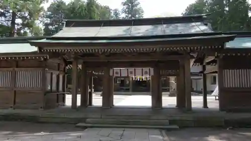 白山比咩神社の山門・神門