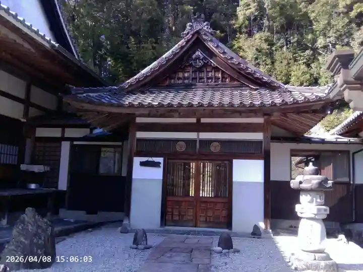 高月院の{uncategorized: "未分類", other: "その他", undefined: "問題あり", building: "その他建物", grave: "お墓", sacred_gate: "鳥居", guardian: "狛犬", statue: "像", buddha: "仏像", history: "歴史", nature: "自然", garden: "庭園", animal: "動物", pagoda: "塔", temizu: "手水舎", mountain_gate: "山門・神門", sanctuary: "本殿・本堂", subordinate: "末社・摂社", art: "芸術", scenery: "景色", jizo: "地蔵", ema: "絵馬", goshuin: "御朱印", omikuji: "おみくじ", items: "授与品その他", amulet: "お守り", goshuincho: "御朱印帳", eats: "食事", festival: "お祭り", votive_dance: "神楽", shichigosan: "七五三参", wedding: "結婚式", experience: "体験その他", initially: "初詣", around: "周辺", anti_infection: "感染症対策"}