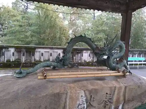 最上稲荷山妙教寺の手水舎