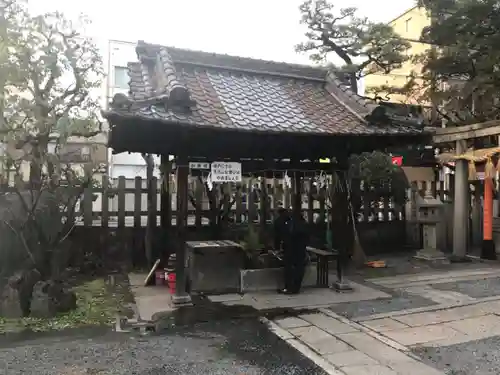 満足稲荷神社の手水舎