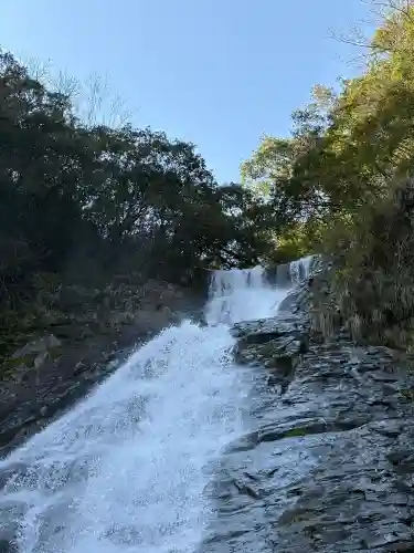観音滝観音の{uncategorized: "未分類", other: "その他", undefined: "問題あり", building: "その他建物", grave: "お墓", sacred_gate: "鳥居", guardian: "狛犬", statue: "像", buddha: "仏像", history: "歴史", nature: "自然", garden: "庭園", animal: "動物", pagoda: "塔", temizu: "手水舎", mountain_gate: "山門・神門", sanctuary: "本殿・本堂", subordinate: "末社・摂社", art: "芸術", scenery: "景色", jizo: "地蔵", ema: "絵馬", goshuin: "御朱印", omikuji: "おみくじ", items: "授与品その他", amulet: "お守り", goshuincho: "御朱印帳", eats: "食事", festival: "お祭り", votive_dance: "神楽", shichigosan: "七五三参", wedding: "結婚式", experience: "体験その他", initially: "初詣", around: "周辺", anti_infection: "感染症対策"}