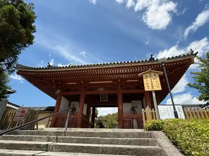 叡福寺の{uncategorized: "未分類", other: "その他", undefined: "問題あり", building: "その他建物", grave: "お墓", sacred_gate: "鳥居", guardian: "狛犬", statue: "像", buddha: "仏像", history: "歴史", nature: "自然", garden: "庭園", animal: "動物", pagoda: "塔", temizu: "手水舎", mountain_gate: "山門・神門", sanctuary: "本殿・本堂", subordinate: "末社・摂社", art: "芸術", scenery: "景色", jizo: "地蔵", ema: "絵馬", goshuin: "御朱印", omikuji: "おみくじ", items: "授与品その他", amulet: "お守り", goshuincho: "御朱印帳", eats: "食事", festival: "お祭り", votive_dance: "神楽", shichigosan: "七五三参", wedding: "結婚式", experience: "体験その他", initially: "初詣", around: "周辺", anti_infection: "感染症対策"}