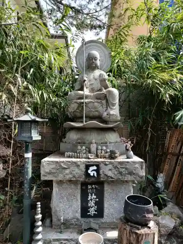 玉眞院玉川大師の{uncategorized: "未分類", other: "その他", undefined: "問題あり", building: "その他建物", grave: "お墓", sacred_gate: "鳥居", guardian: "狛犬", statue: "像", buddha: "仏像", history: "歴史", nature: "自然", garden: "庭園", animal: "動物", pagoda: "塔", temizu: "手水舎", mountain_gate: "山門・神門", sanctuary: "本殿・本堂", subordinate: "末社・摂社", art: "芸術", scenery: "景色", jizo: "地蔵", ema: "絵馬", goshuin: "御朱印", omikuji: "おみくじ", items: "授与品その他", amulet: "お守り", goshuincho: "御朱印帳", eats: "食事", festival: "お祭り", votive_dance: "神楽", shichigosan: "七五三参", wedding: "結婚式", experience: "体験その他", initially: "初詣", around: "周辺", anti_infection: "感染症対策"}