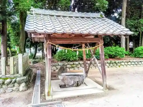 託美神社の手水舎