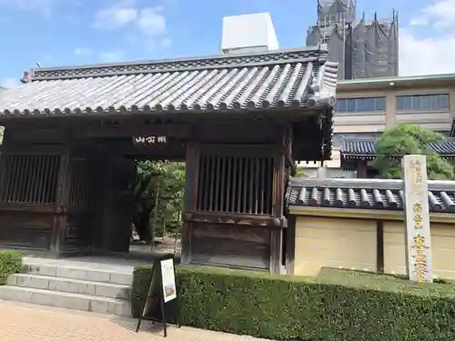 東長寺の山門